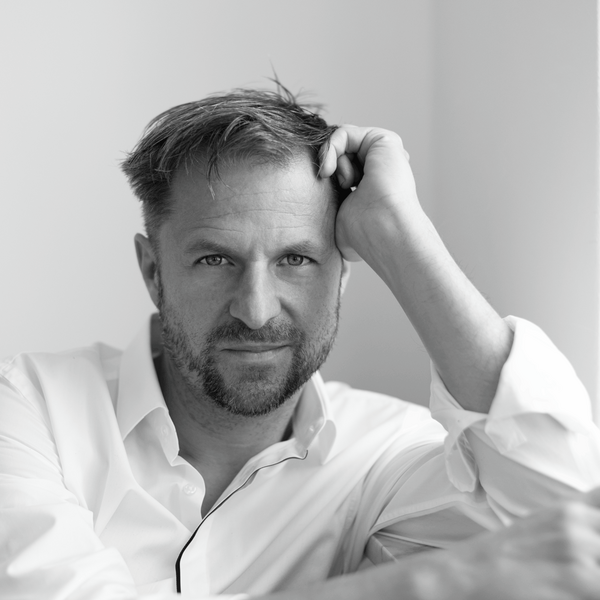 Schwarz weiß Portraitfoto von Philipp Hochmair